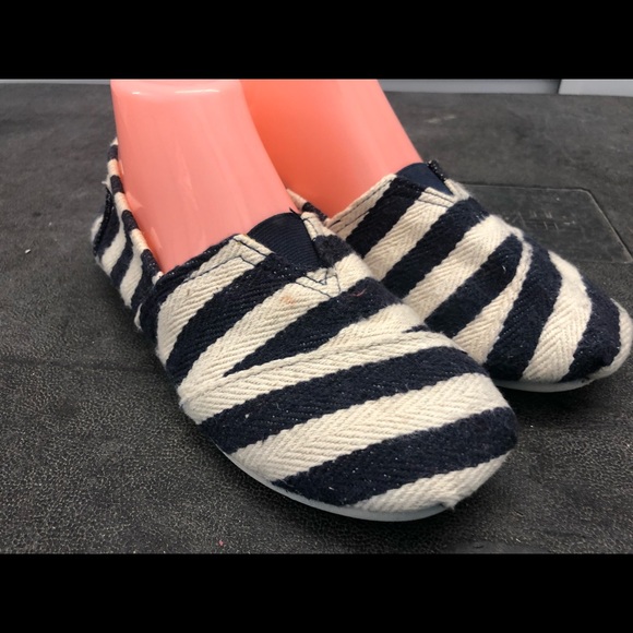 Lazy Days Women’s Black&White Striped Loafer Shoes - Picture 5 of 8